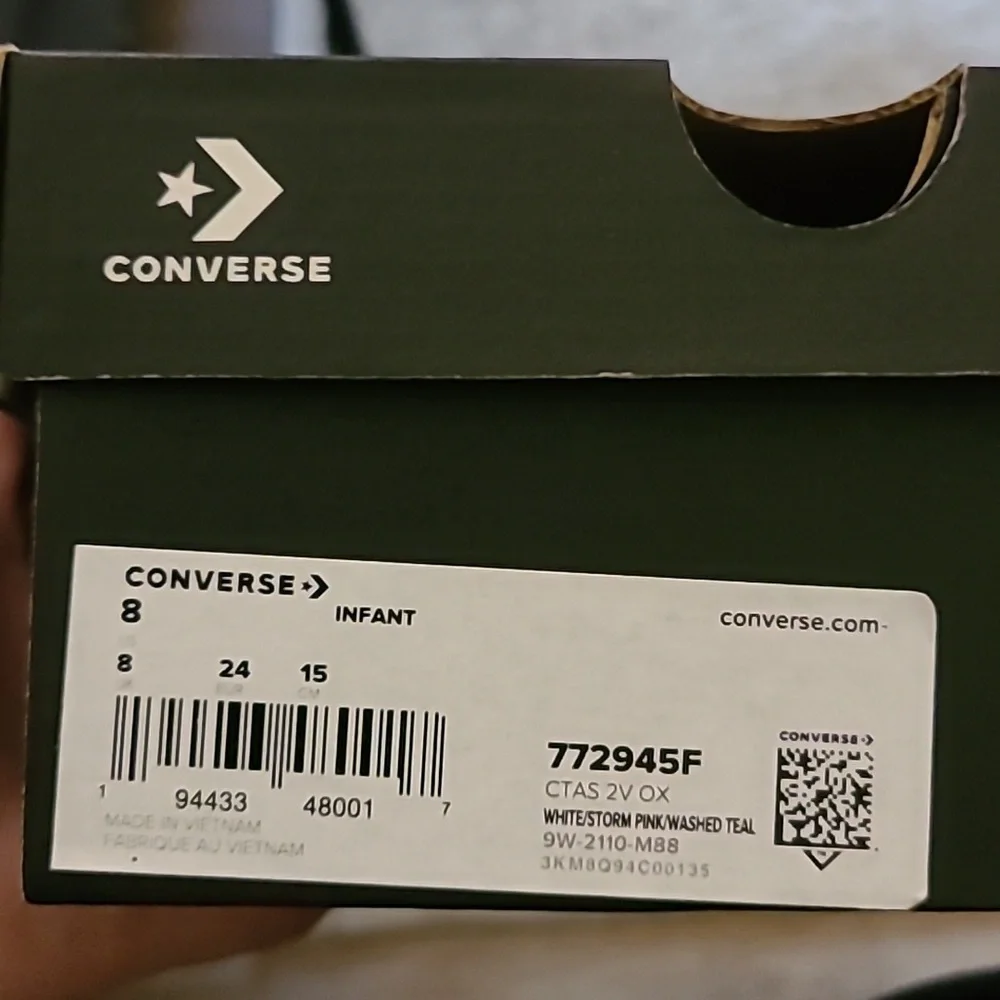Converse Chuck Taylor Allstar Castle Size 8 Toddler - Picture 2 of 6